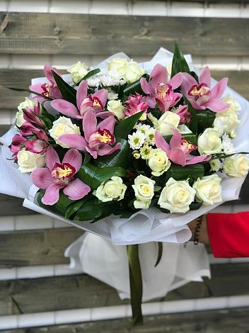 Букет цветов из: Розы и Хризантемы в Дрезне