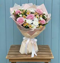 Букет цветов из:  Гвоздики, Орхидеи и Розы #REPLACE_PRED# Дрезне