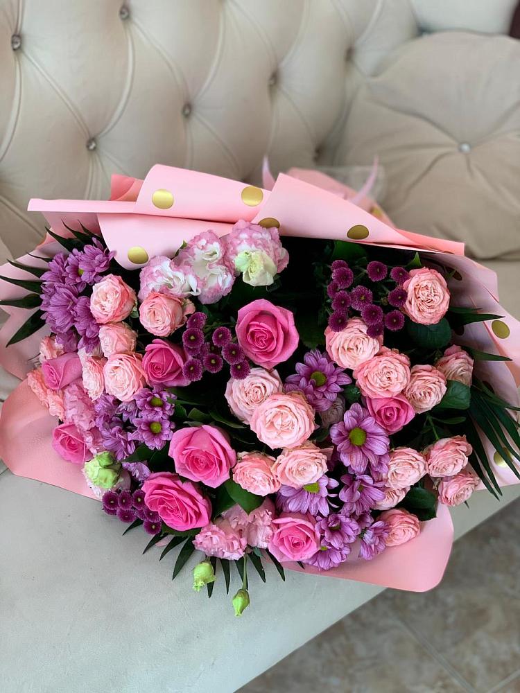 Букет цветов из: Хризантемы, Розы и Лизиантусы в Дрезне