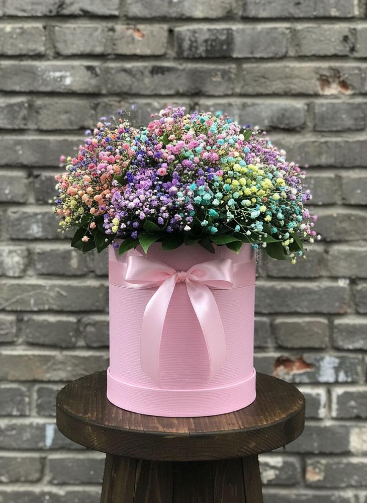 Цветочная композиция из Гипсофила и Розы в шляпной коробке в Дрезне