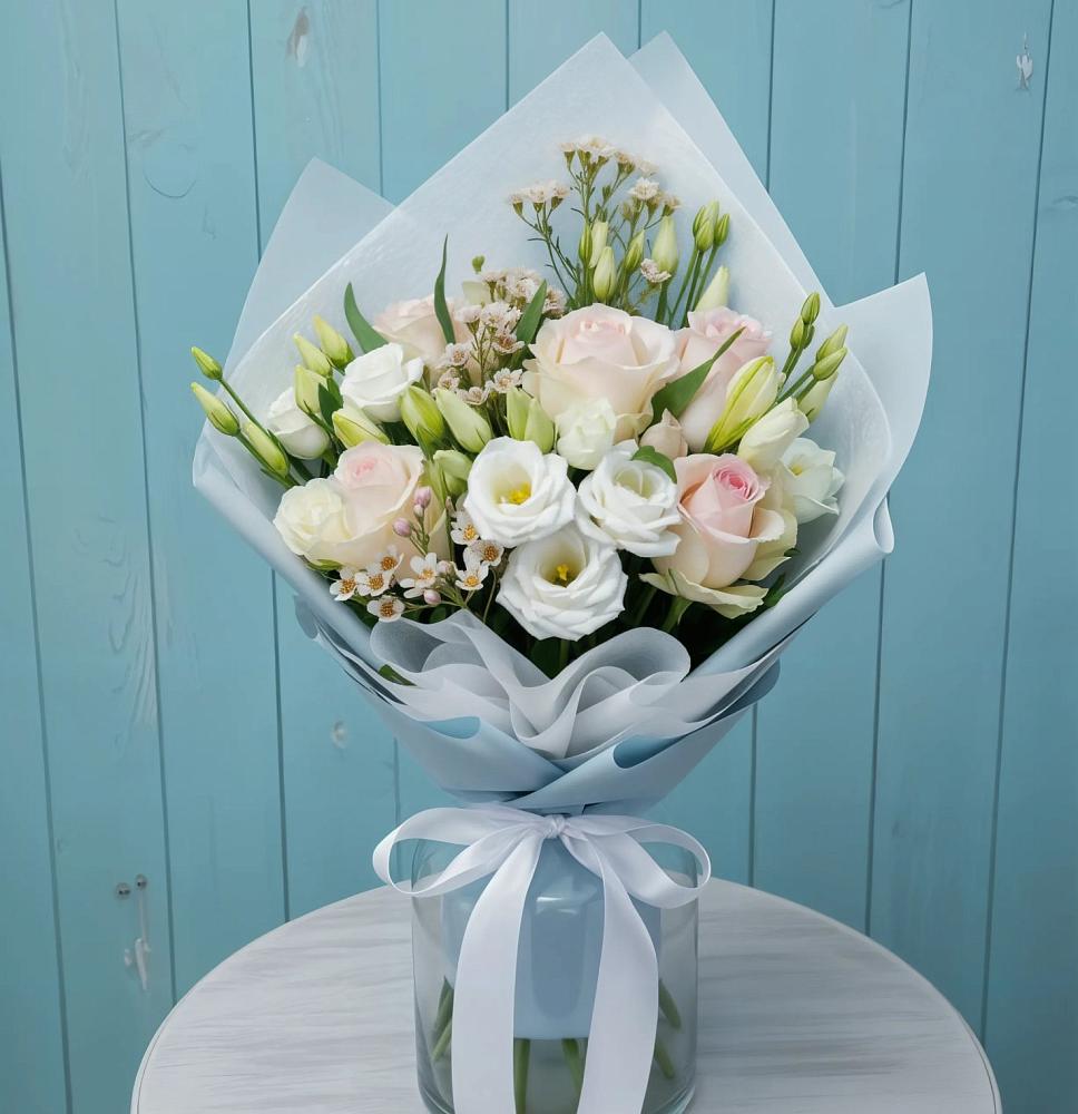 Букет цветов из: Розы и Лизиантусы в Дрезне