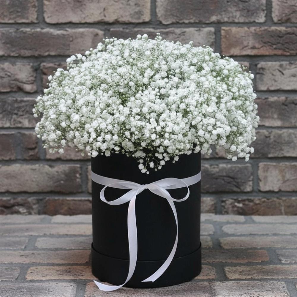 Цветочная композиция из Гипсофила в шляпной коробке в Дрезне