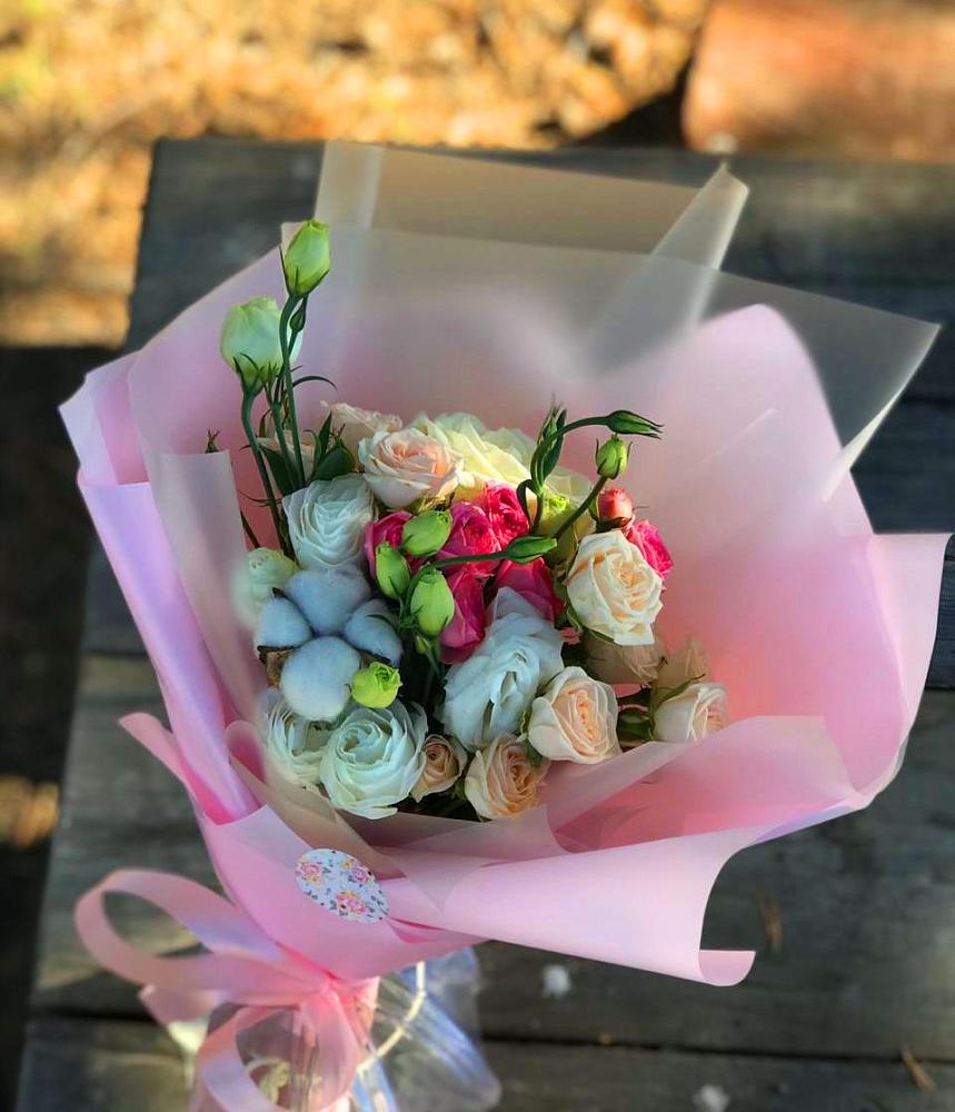 Букет цветов из: Розы и Лизиантусы в Дрезне