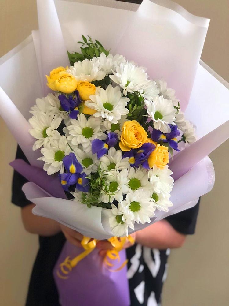 Букет цветов из: Ирисы, Хризантемы и Розы в Дрезне
