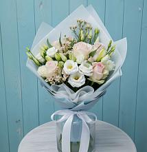 Букет цветов из:  Розы и Лизиантусы в Дрезне